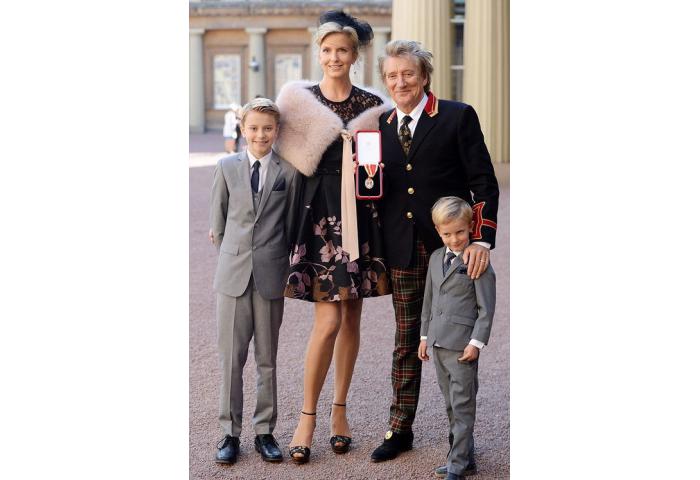 Rod Stewart Girang Naik Kereta Bawah Tanah